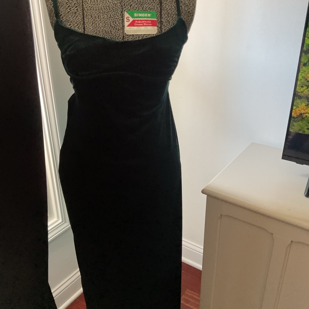 Elegant Strapless Emerald Green Velvet Dress